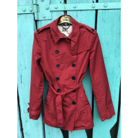 Жіночий плащ Burberry червоний 2440
