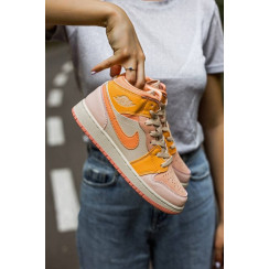 Жіночі баскетбольні кросівки Nike Air Jordan 1 High Pink Orange