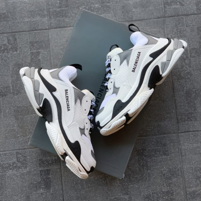 Жіночі кросівки Balenciaga Triple S White/Grey