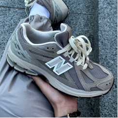 Жіночі кросівки New Balance 1906R Dark Beige